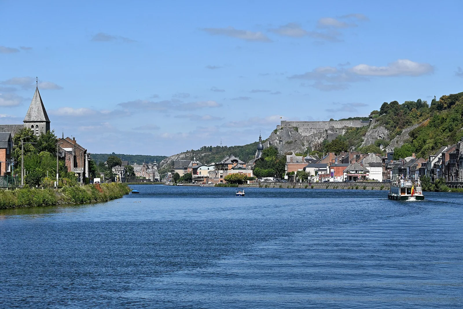 Dinant ob reki Meuse