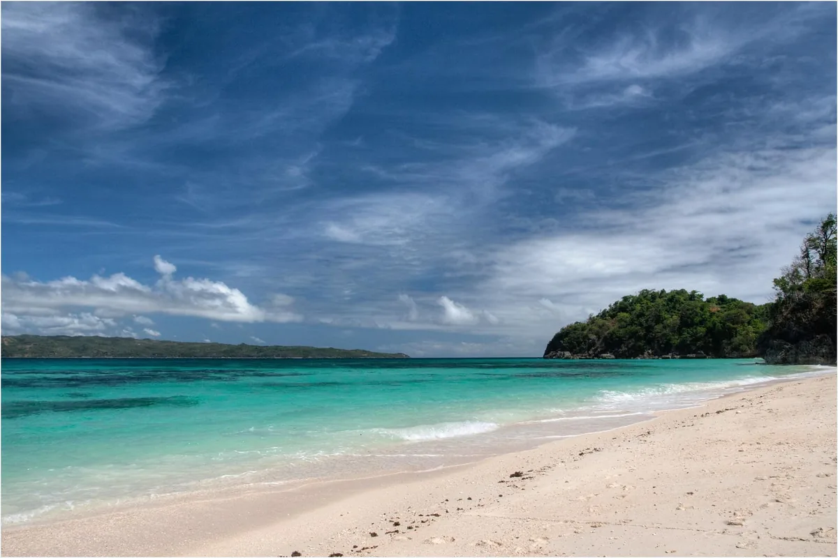 Puka Beach na severni strani Boracaya
