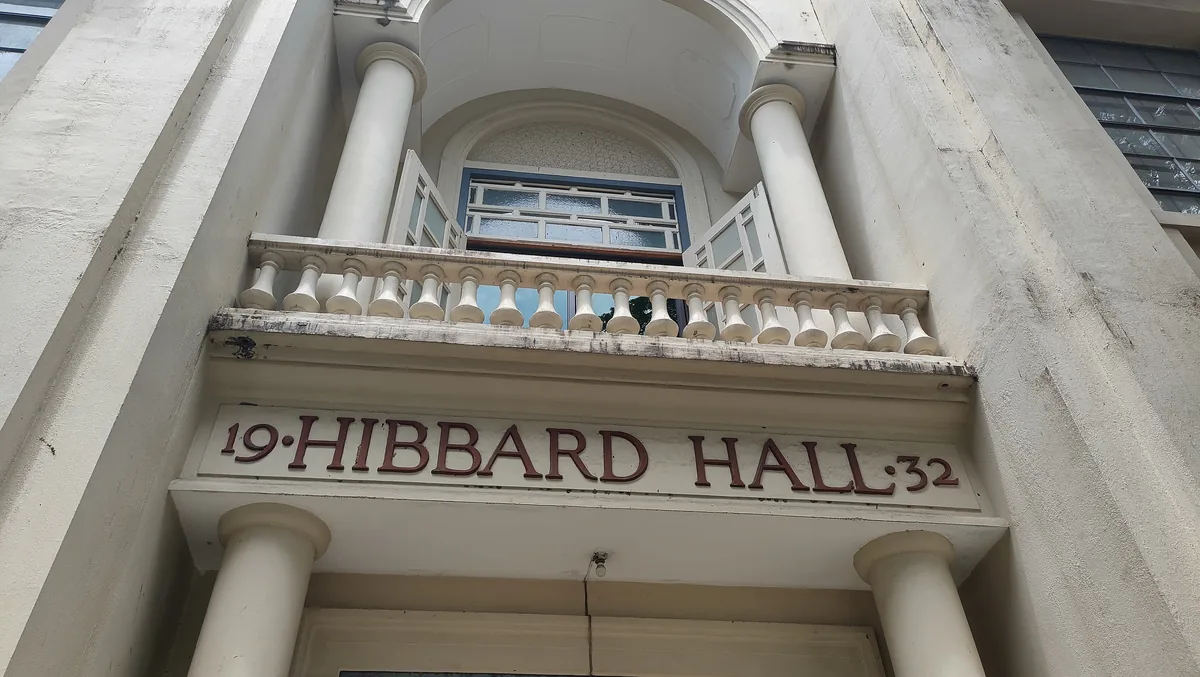 Stavba Hibbard Hall na univerzi Silliman