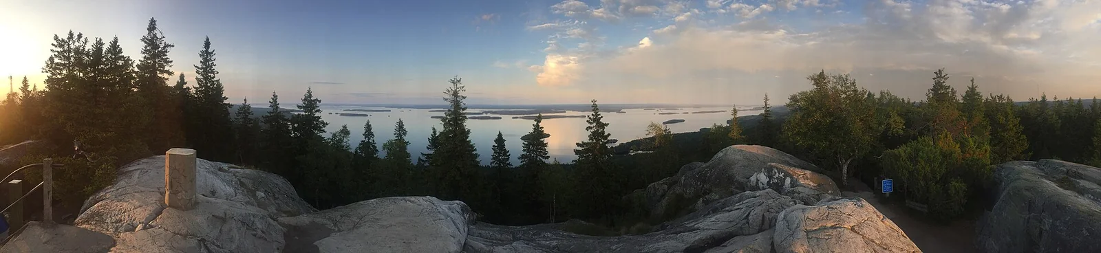 Panoramski razgled z vrha Ukko-Koli na jezero Pielinen