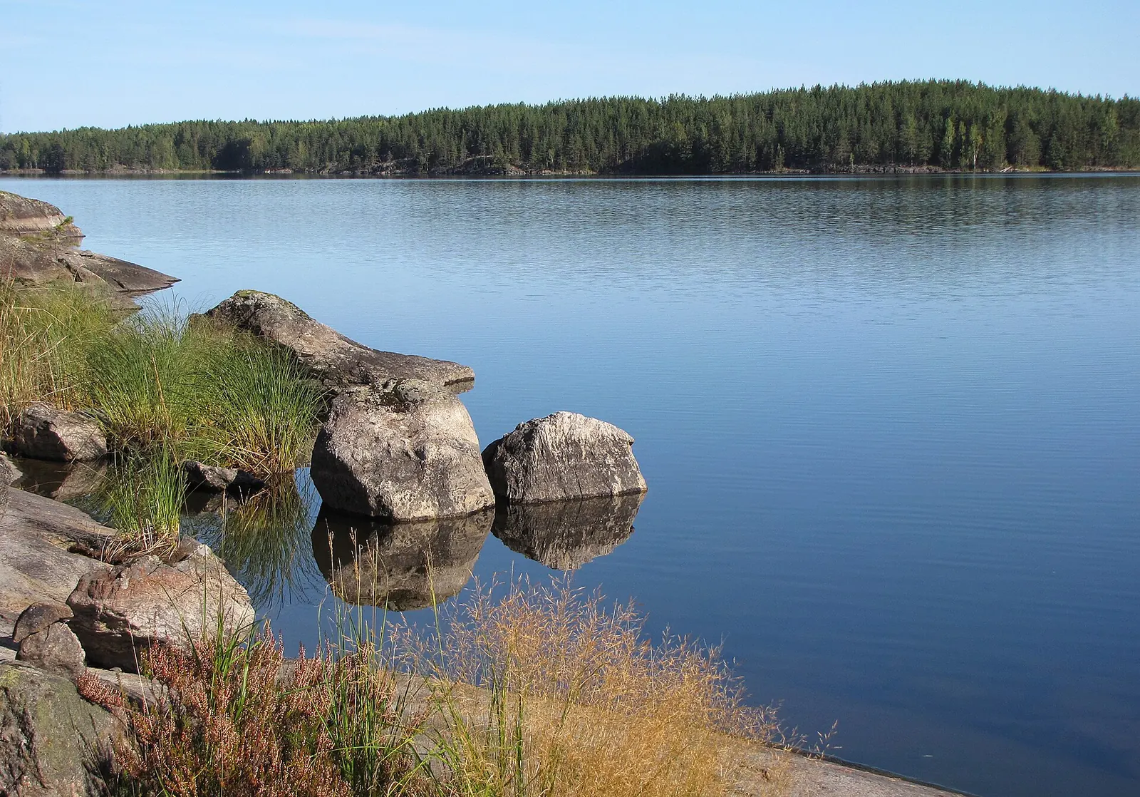 Skalnata obala jezera Saimaa