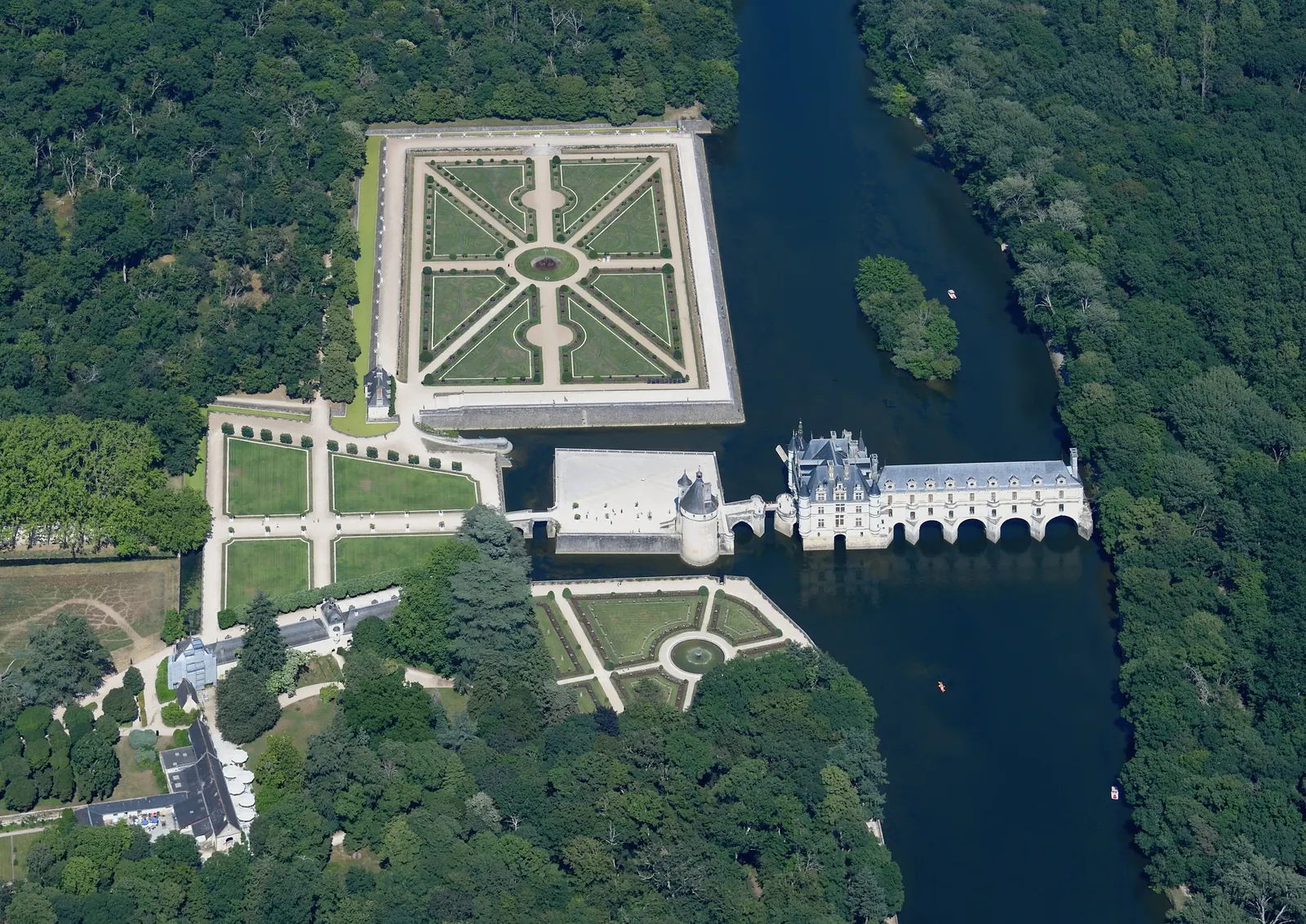 Grad Chenonceau nad reko Cher