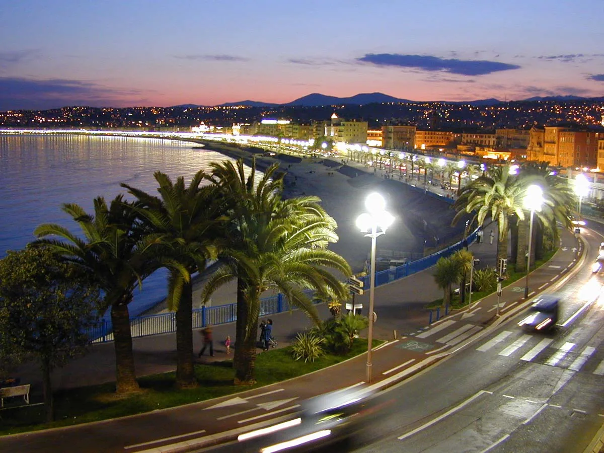 Promenade des Anglais v Nici