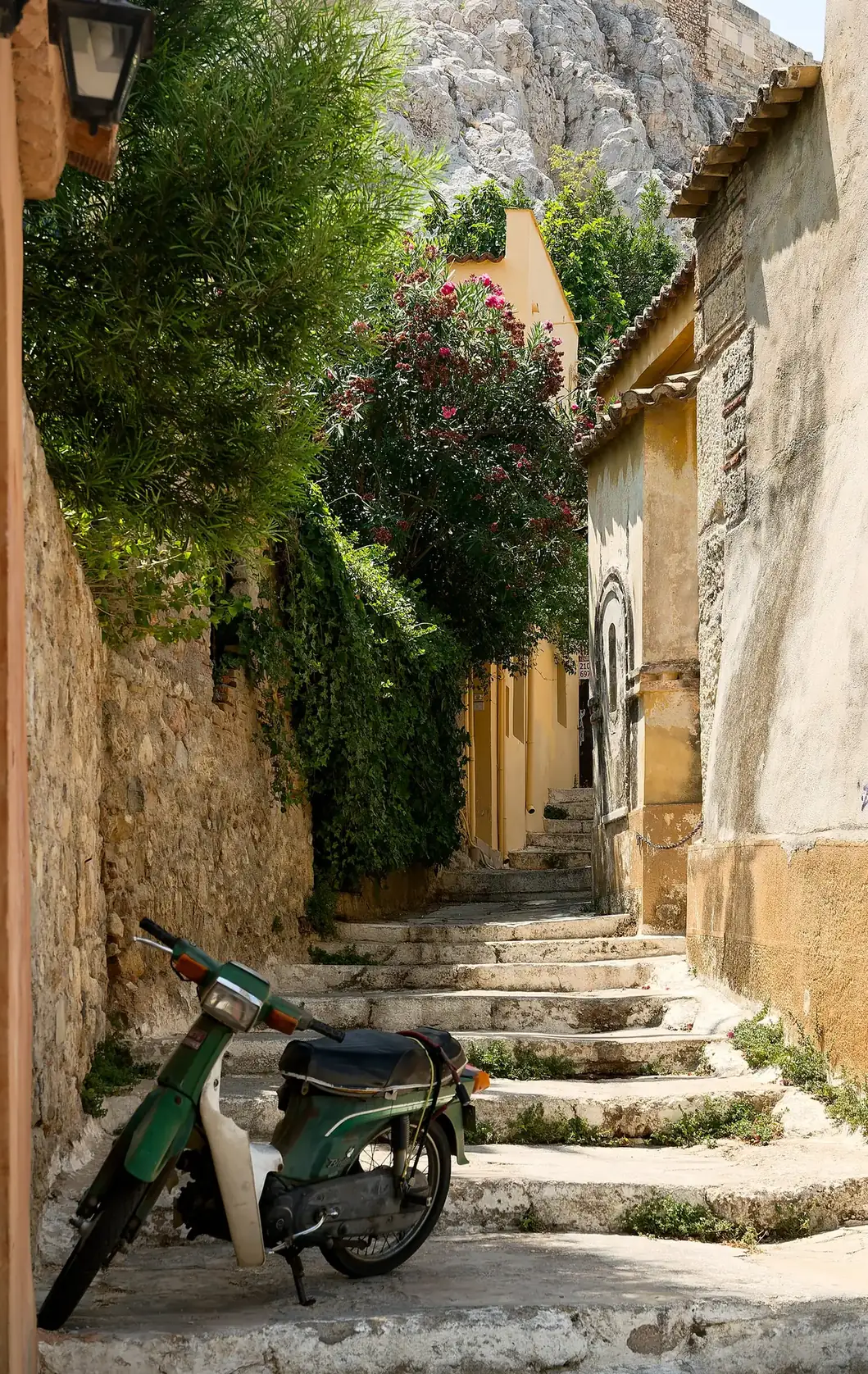 Ulica v četrti Plaka pod Akropolo