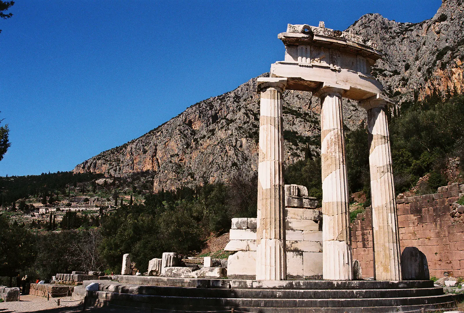 Tholos v svetišču Atene Pronaje