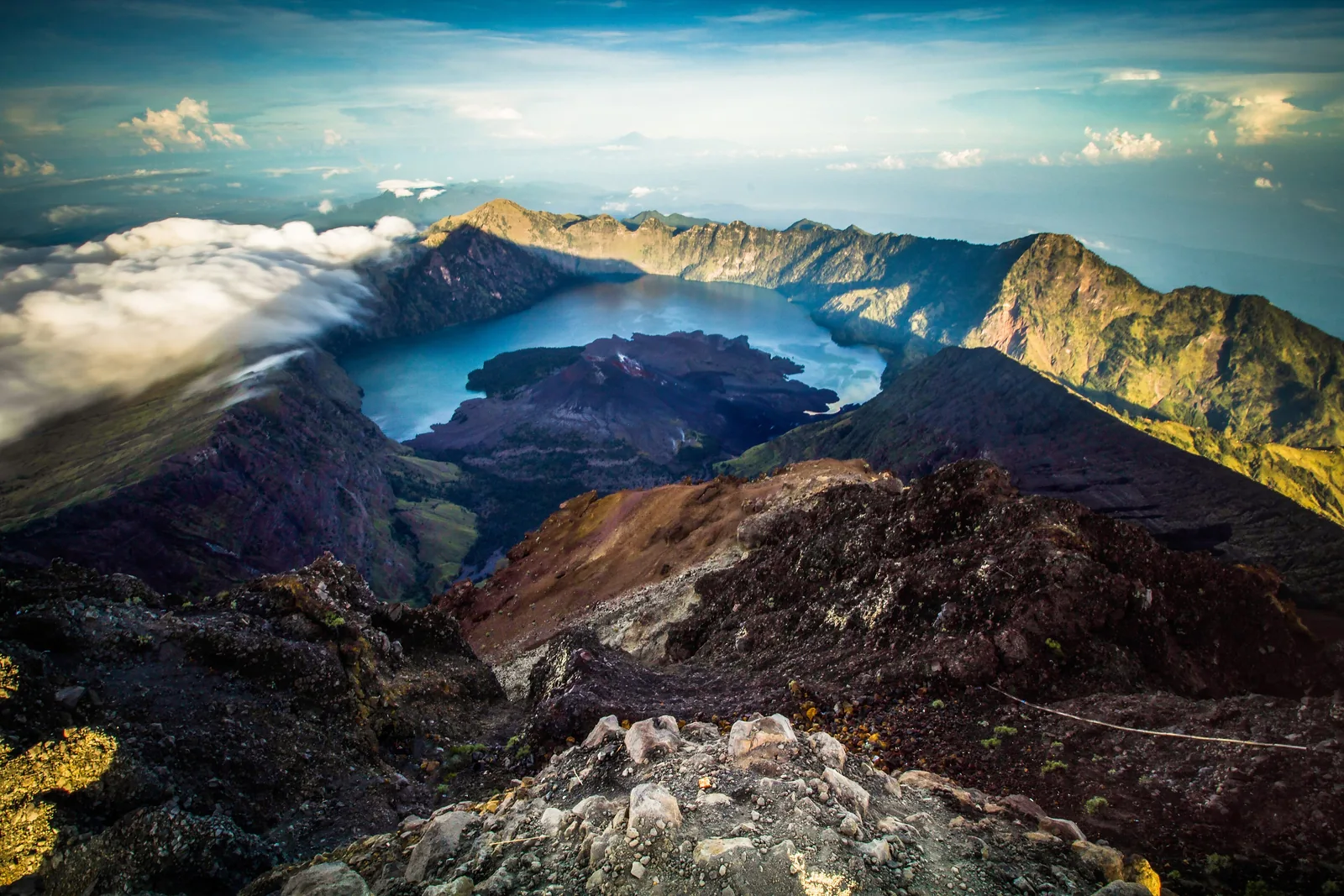 Vulkan Rinjani z jezerom Segara Anak