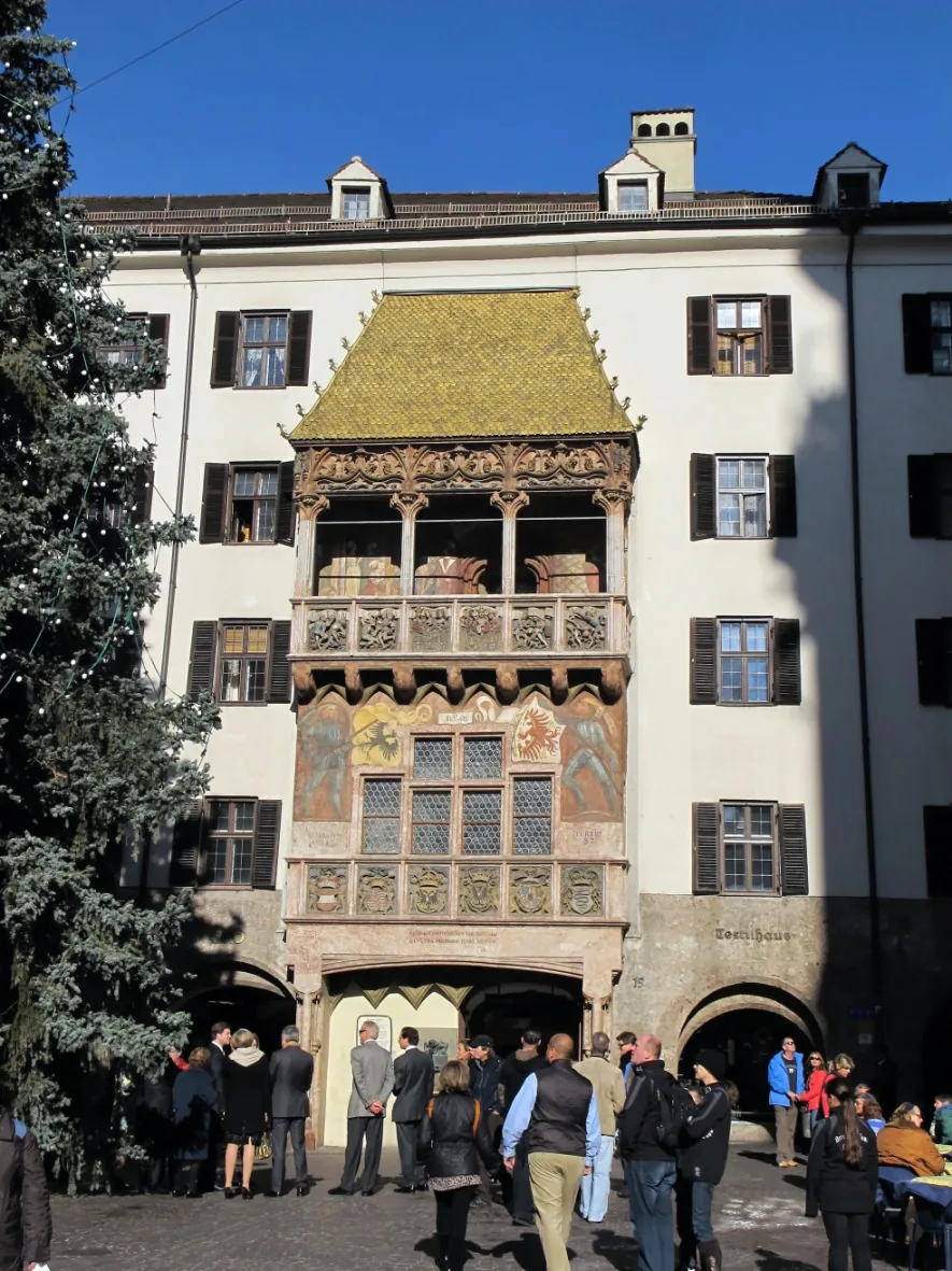 Zlata streha (Goldenes Dachl) v starem jedru