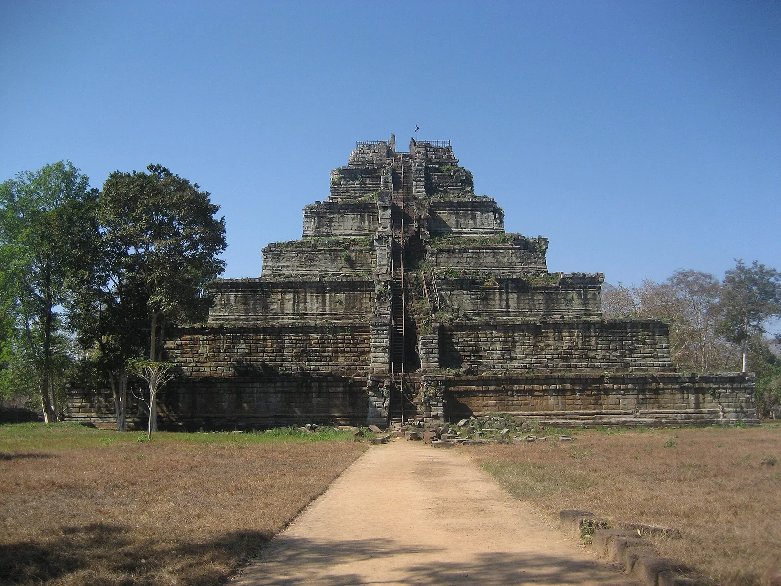 Piramida Prang v Koh Keru