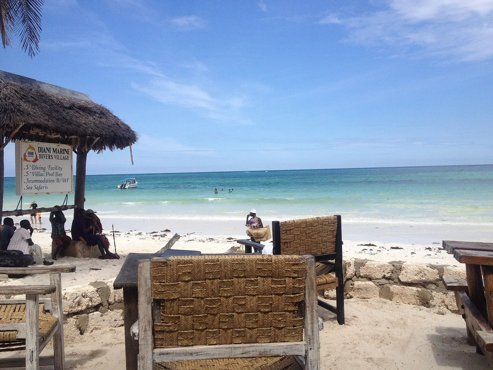 Razgled na Indijski ocean s plaže Diani