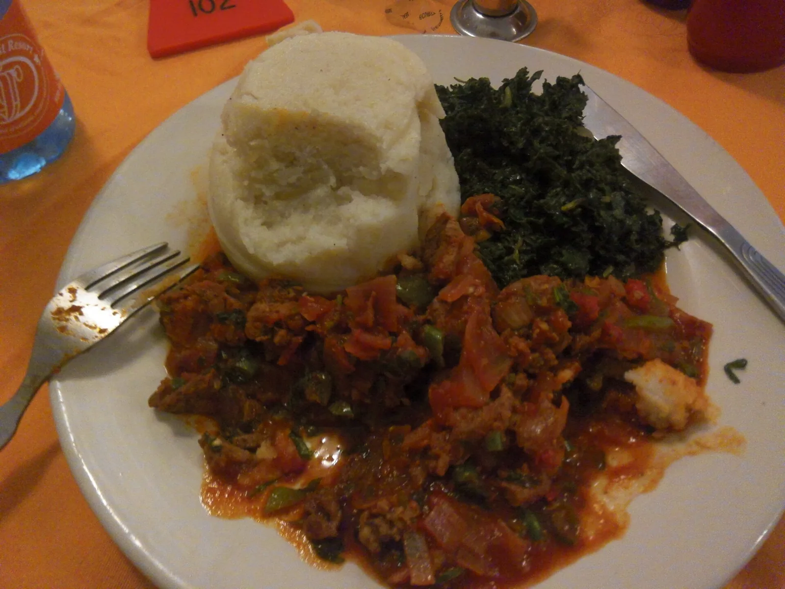 Ugali s špinačo, kenijska vsakodnevna jed