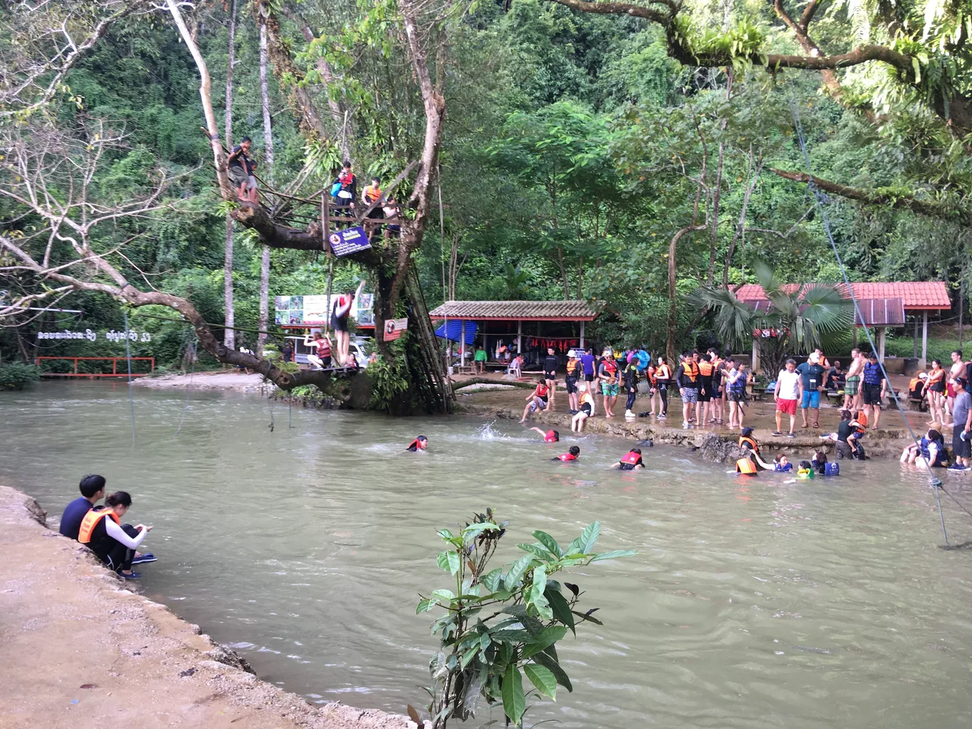 Modra laguna pri Vang Viengu