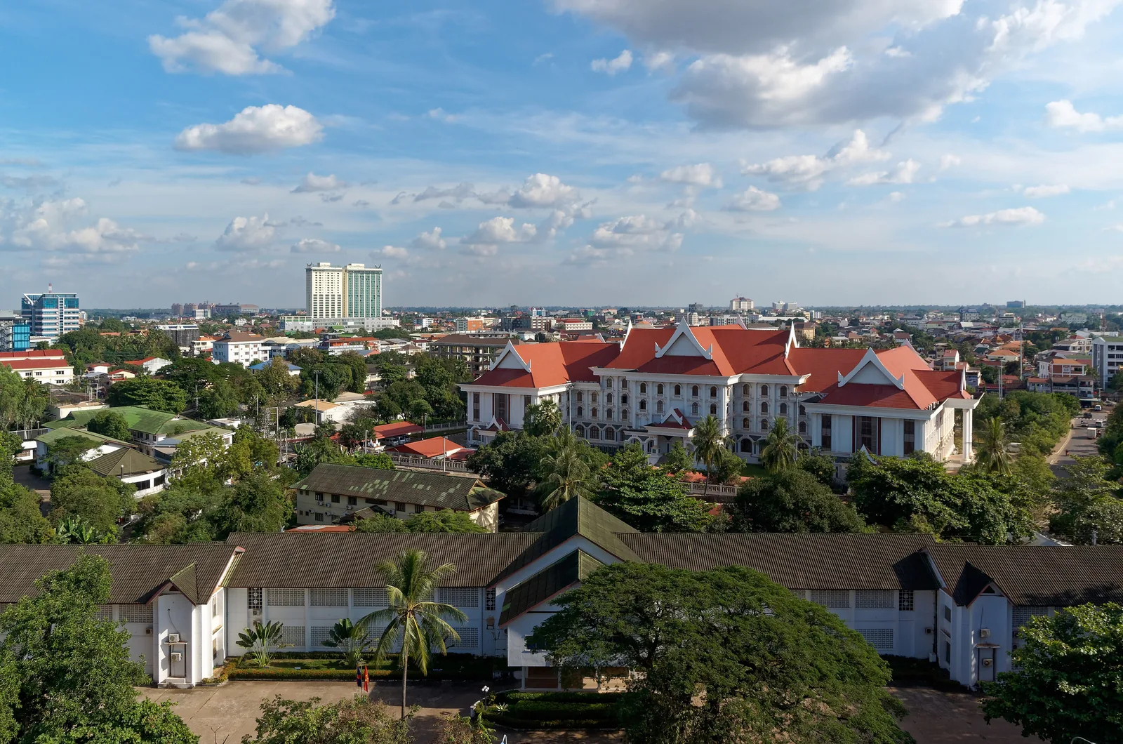 Pogled na Vientiane z vrha slavoloka Patuxai