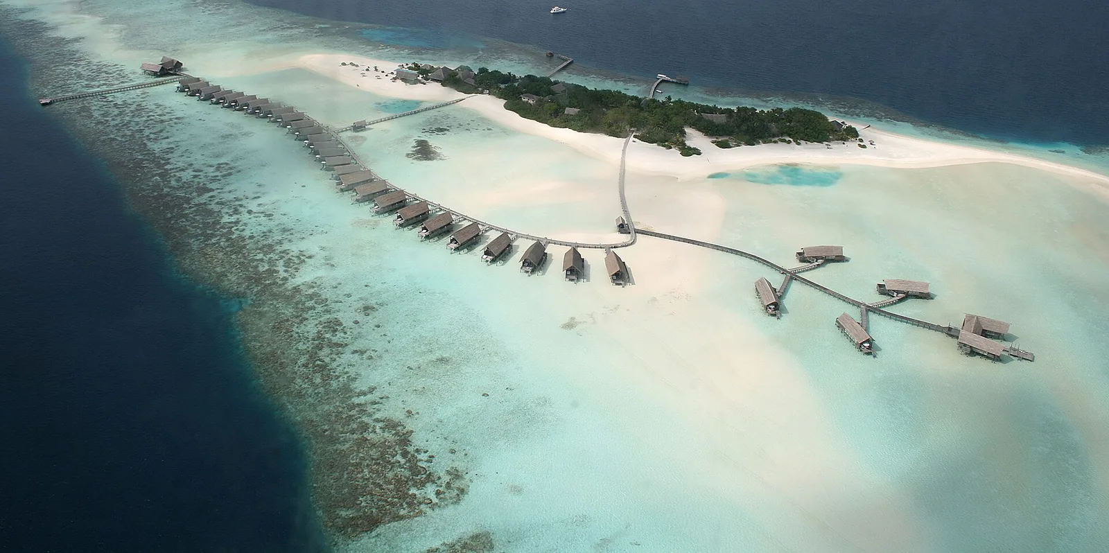 Koralni otok na Maldivih