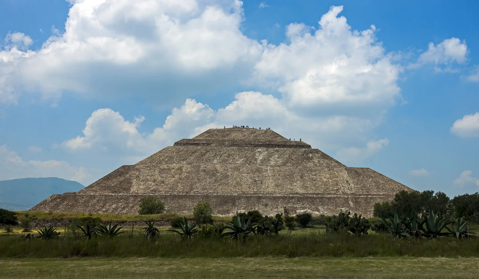 Piramida Sonca v Teotihuacanu