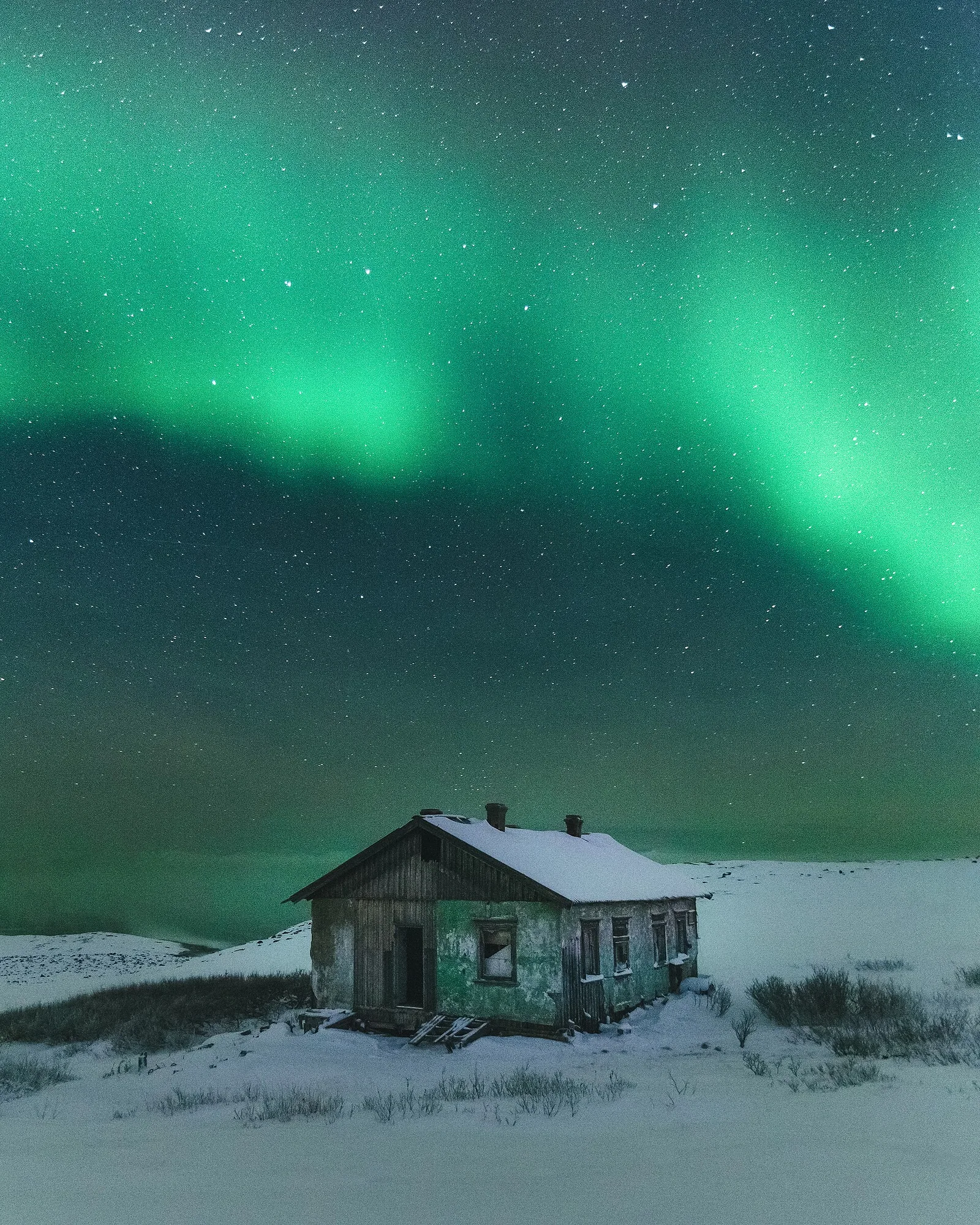 Severni sij nad zapuščeno meteorološko postajo na polotoku Kola