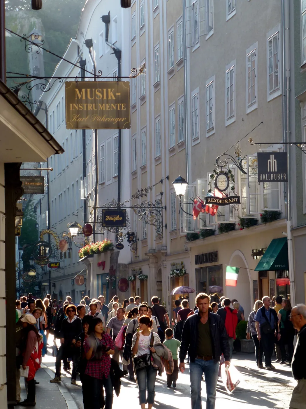 Getreidegasse, osrednja ulica starega Salzburga
