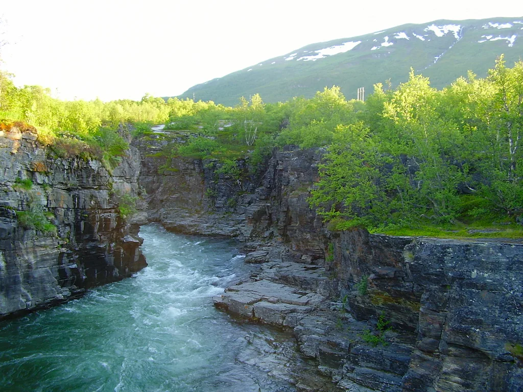 Reka Abiskojåkka v narodnem parku Abisko