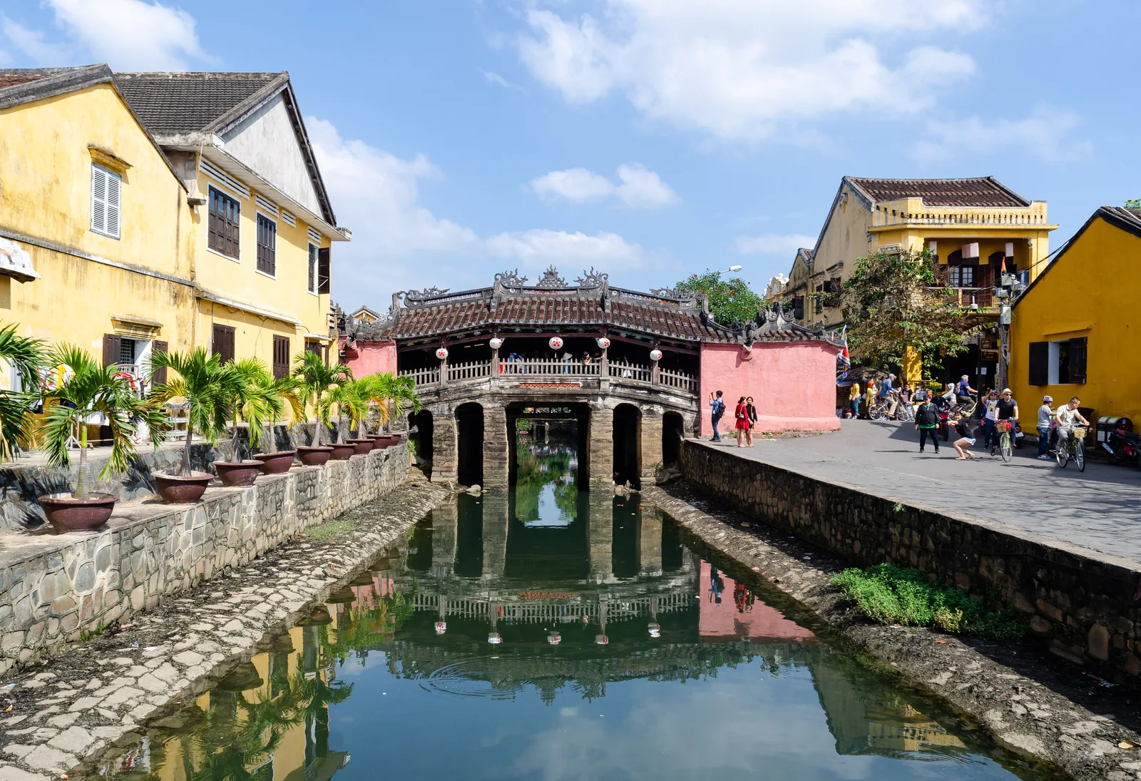 Most Chùa Cầu v Hoi Anu
