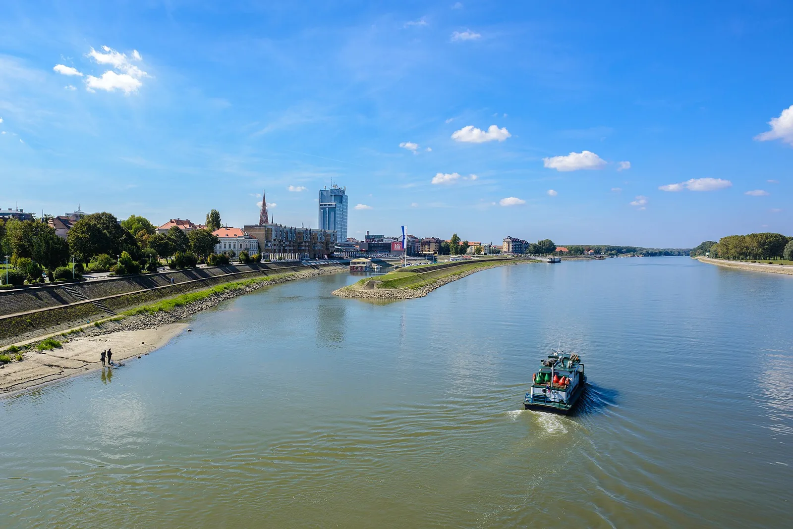 Reka Drava v okolici Beljaka